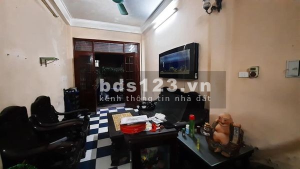 Bán nhà nguyên căn Lạc Long Quân gần đường Bưởi dt 32m2, mt 3.5m, giá 2.5 tỷ, lh 0975513371