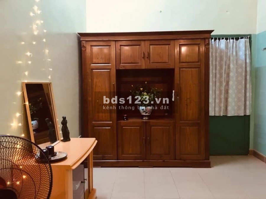 Bán nhà nhỉnh 2 tỷ Quận Hoàn Kiếm, diện tích 30m2, 4 tầng nở hậu phố ở ngay, sổ sẵn