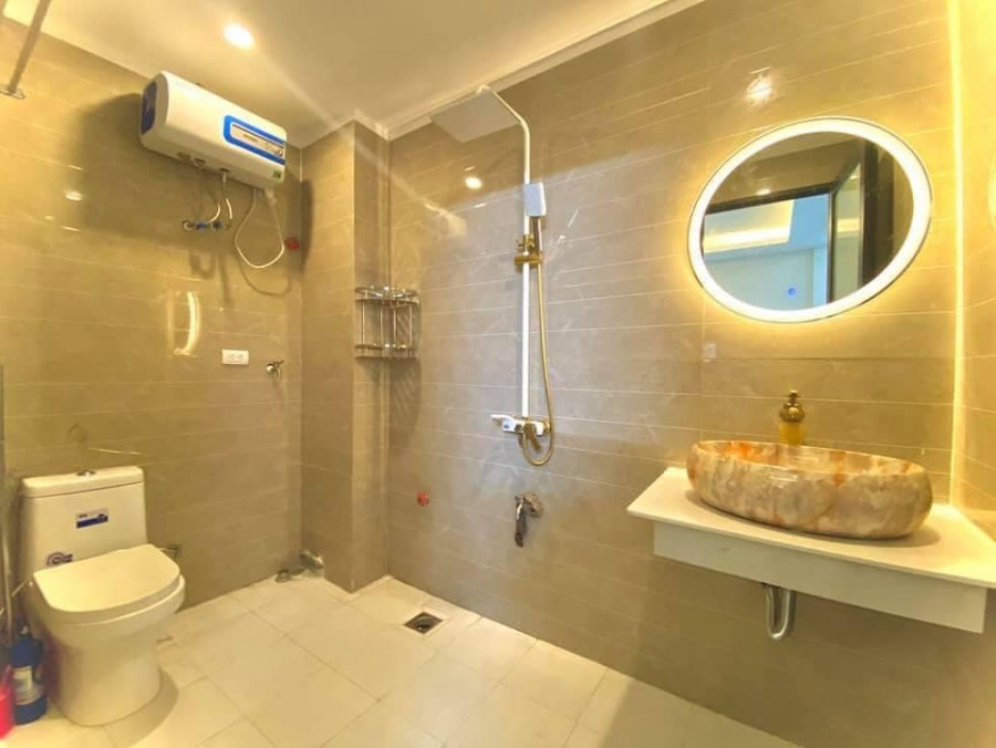 Bán nhà mặt ngõ Trần Quốc Hoàn Cầu Giấy 50mx7T Mt 4.4m 15.3 tỷ 0902224679