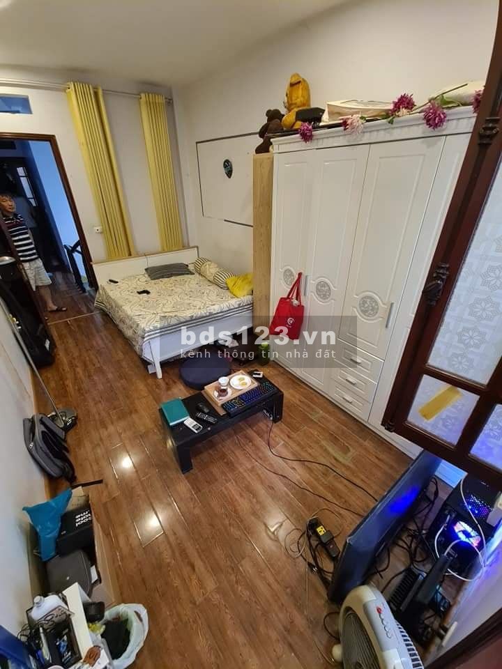 Cần bán nhà Hoàng Ngân diện tích 35m2 giá 3.95 tỷ-2 thoáng khu an sinh tốt, ở thích