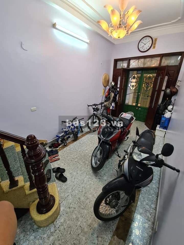 Cần bán nhà Hoàng Ngân diện tích 35m2 giá 3.95 tỷ-2 thoáng khu an sinh tốt, ở thích