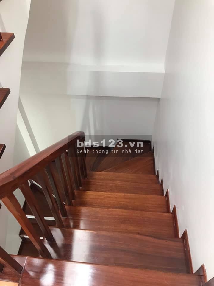Bán nhà ngõ thông gần ô tô ba bước ra giao Kim Đồng, Giáp Bát giá bán 4 tỷ, lhcc