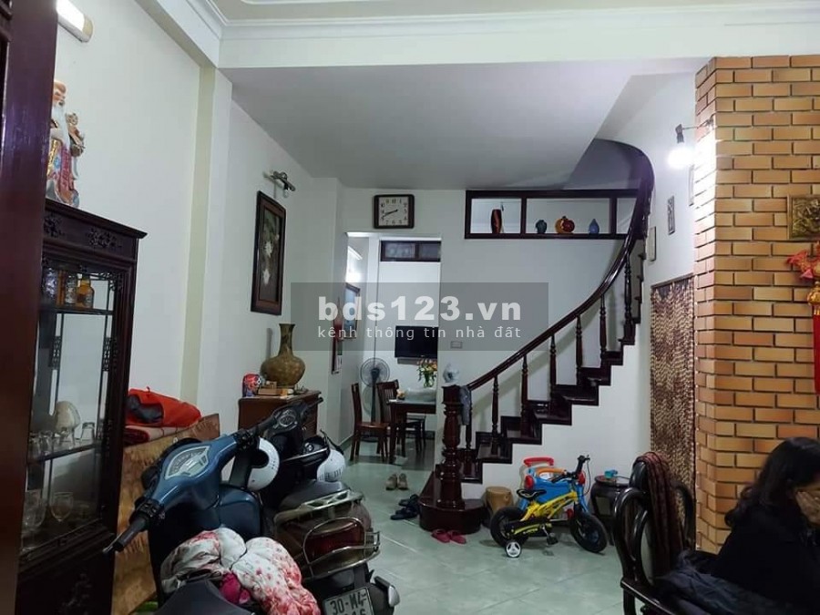 Bán nhà nguyên căn Tứ Hiệp Thanh Trì, diện tích 40m2, 4 tầng, giá bán 2.45 tỷ, vị trí đắc địa