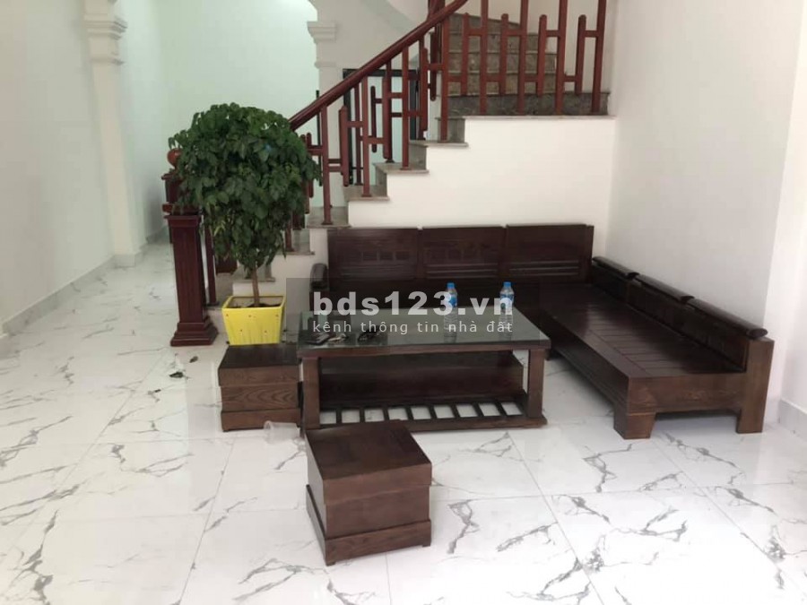Bán nhà Hồng Tiến diện tích 45m2, đúc kiên cố 4 tầng, ngỗ rộng ô tô đỗ trong nhà giá rẻ