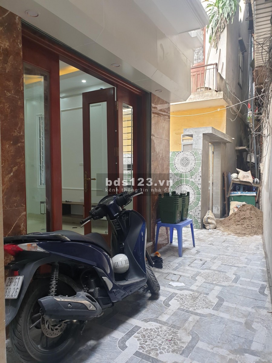 Chính chủ cần bán nhà nguyên căn 2 mặt thoáng, vị trí đẹp 20m ra ô tô tránh, lh 0988650728