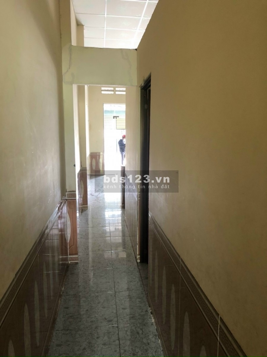 Gia đình ra Bắc định cư cần bán căn nhà 100m2, vị trí đẹp, dân đông, SHR.