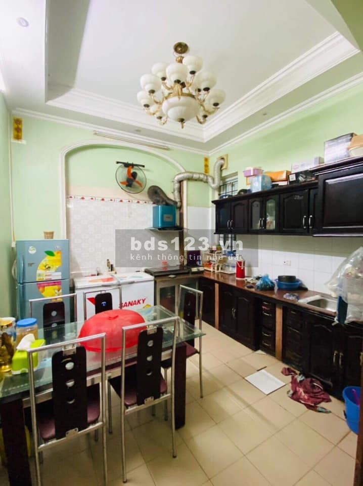 Hoàng Hoa Thám diện tích sử dụng 30m2 4 tầng, gần phố, giá bán 2.65 tỷ, LH 0988899816