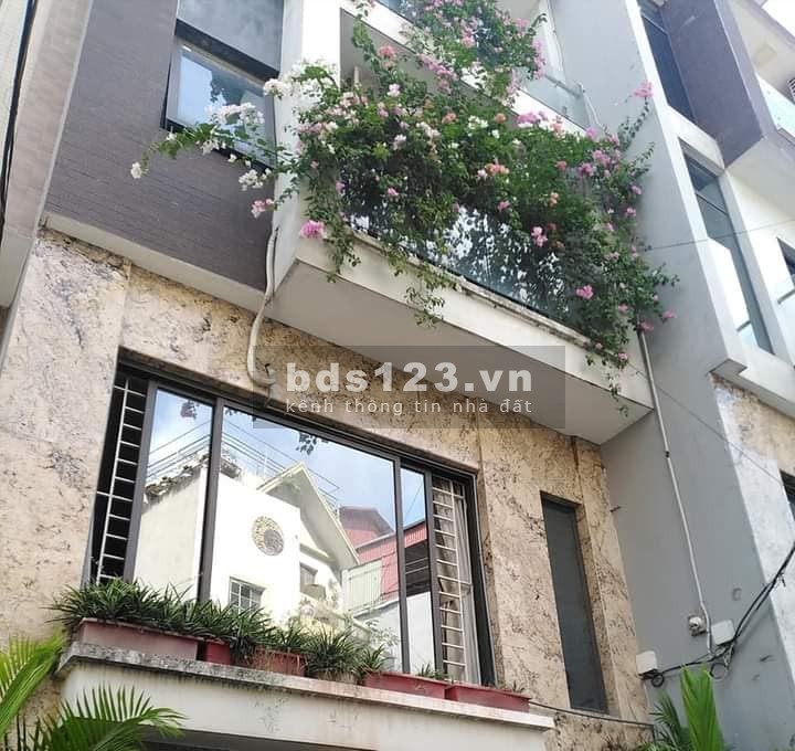 Giá bán 3 tỷ nhà nguyên Giải Phóng cách 1 nhà ra đường lớn đúc kiên cố 4 tầng kiên cố