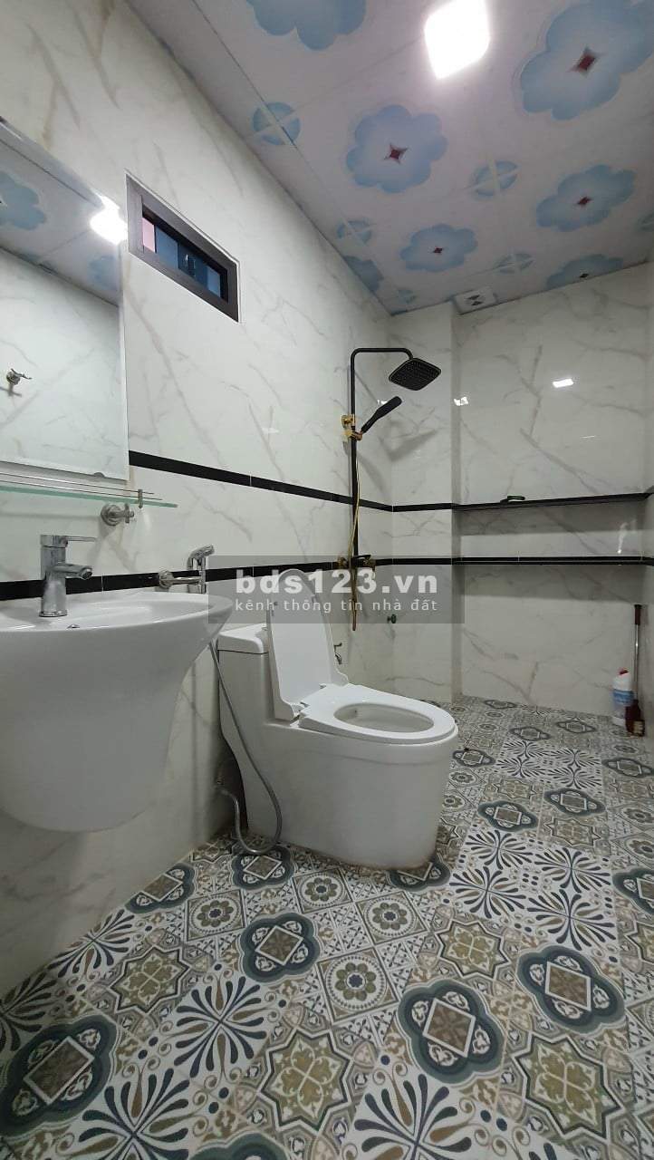 Chính chủ cần tiền bán nhà tại Hà Đông phố diện tích lớn, liên hệ chính chủ 0382894971