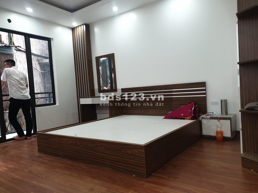 Chính chủ cần bán nhà nguyên căn 2 mặt thoáng, vị trí đẹp 20m ra ô tô tránh, lh 0988650728