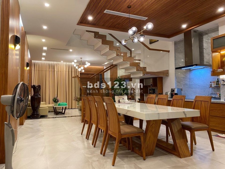 Bán Nhà Ngọc Thụy dtsd 50m2 ô tô đỗ cửa 10m ô tô tránh giá bán 3.7 tỷ, giá tốt đầu tư