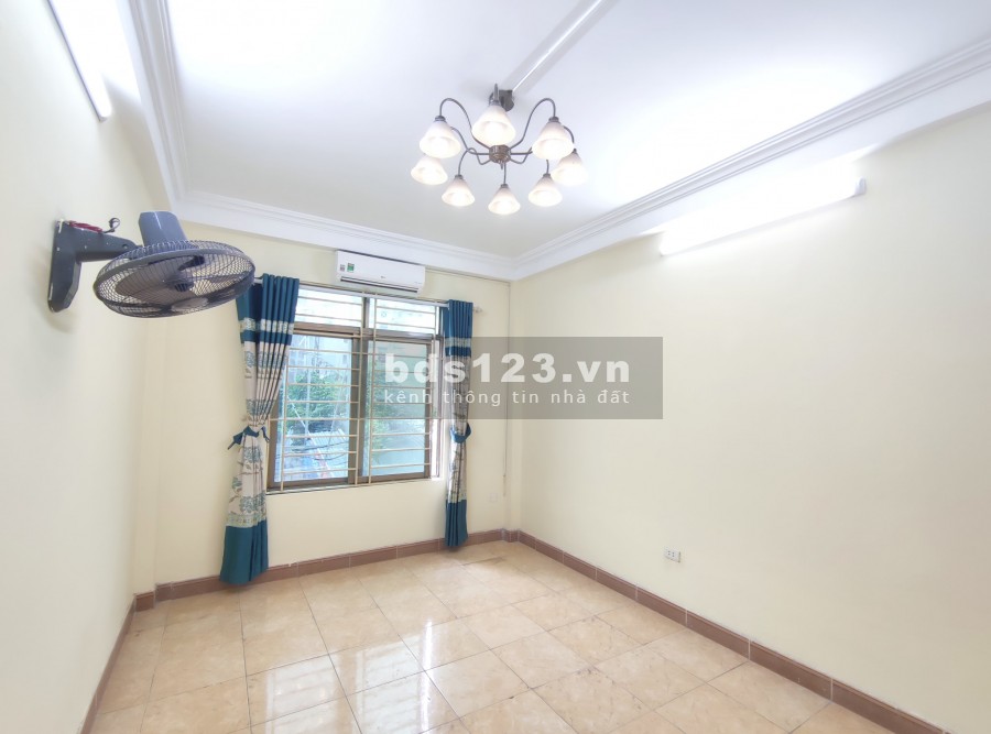 Bán nhà Hào Nam đẹp lung linh ở luôn giá bán nhanh 25m2 giá bán 2.1 tỷ, lh 0357570055