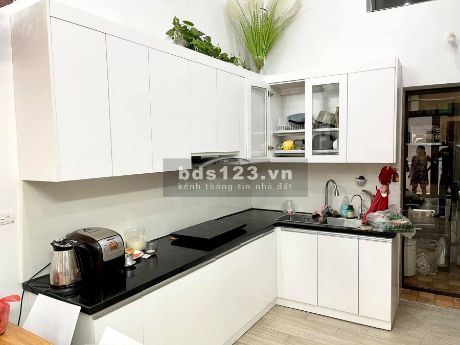 BÁN NHÀ PHỐ - PHÂN LÔ Ô TÔ ĐỖ CỬA - ĐẸP NHƯ MỚI - SỔ HOA HẬU - GIÁ BẤT NGỜ