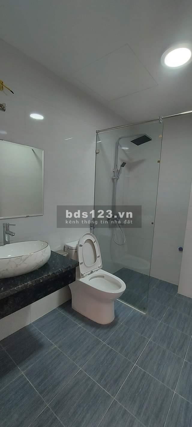 Nhà đẹp Bát Khối diện tích sử dụng 40m2, giá bán 2 tỷ 850 tỷ ô tô vào nhà, dân cư tri thức