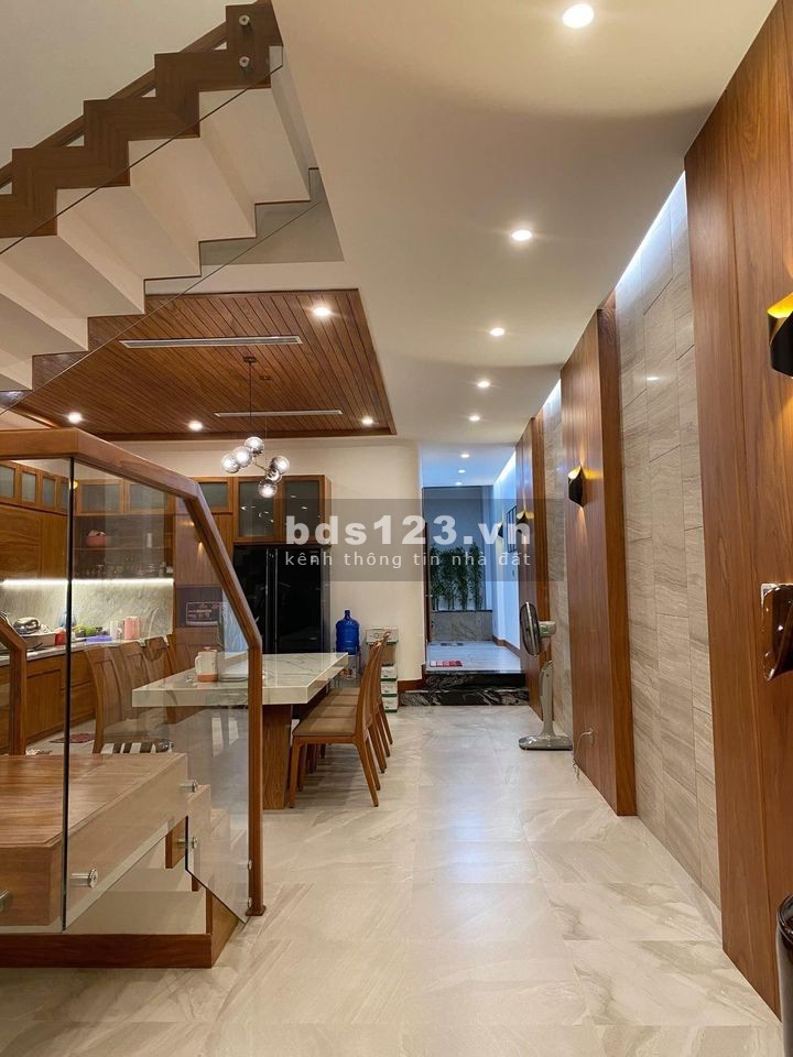 Bán Nhà Ngọc Thụy dtsd 50m2 ô tô đỗ cửa 10m ô tô tránh giá bán 3.7 tỷ, giá tốt đầu tư