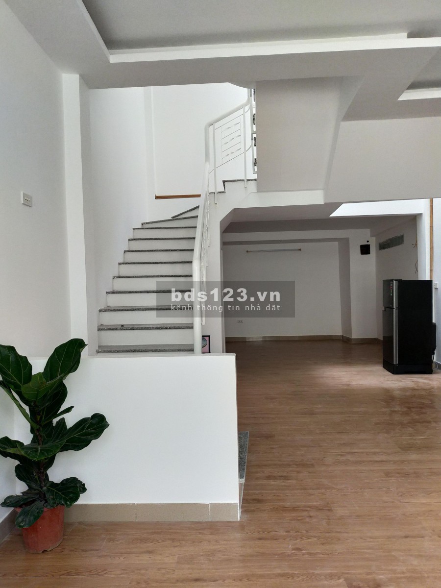 Nhà nguyên căn lô góc mở cửa 2 hướng cực hiếm tại Phú Diễn, Bắc Từ Liêm, sổ đẹp, pháp lí chuẩn