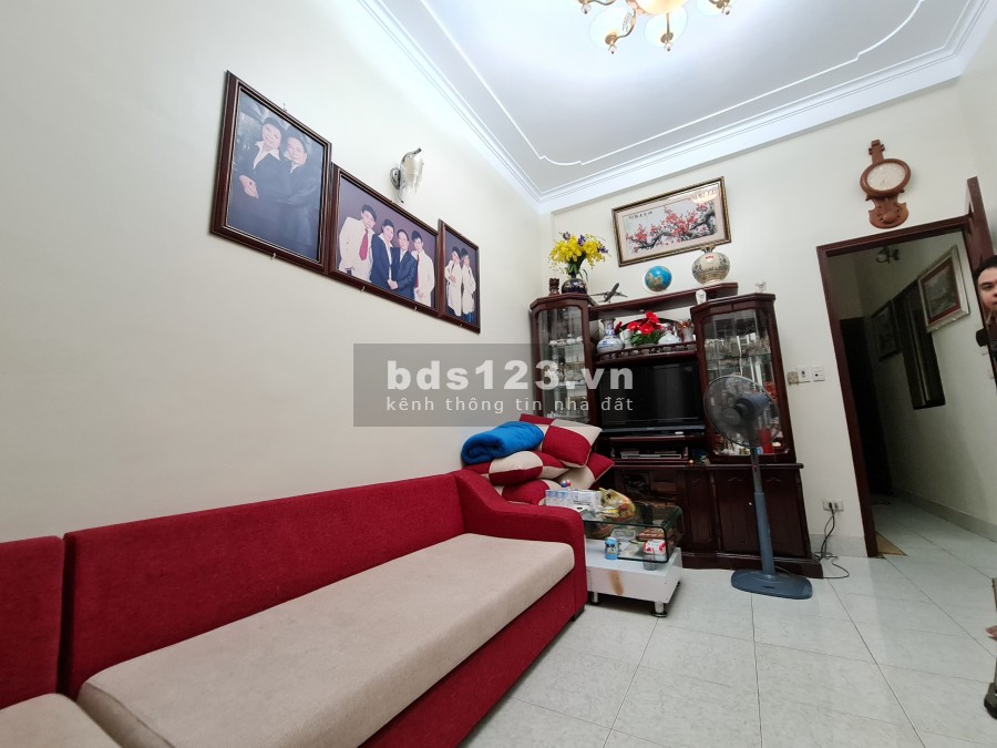 Bán gấp nhà Đường Láng, Quận Đống Đa dtsd 60m2, đúc 5 tầng giá 6 tỷ, ô tô đỗ cửa