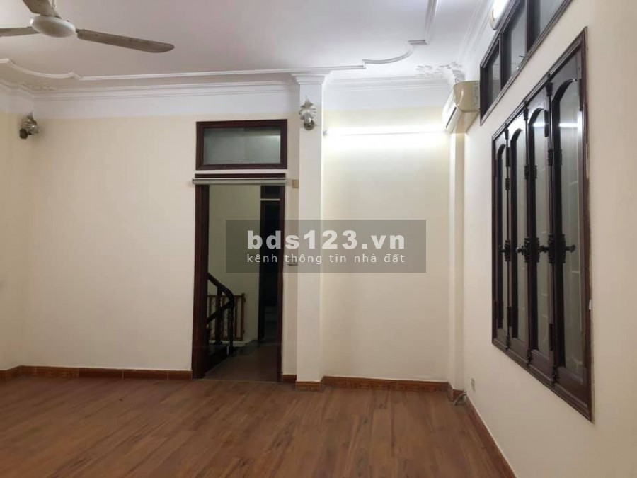 Cần bán nhà nguyên căn còn mới phố Lê Duẩn, vị trí đẹp, cho thuê dòng tiền, 6 tầng, giá hạt dẻ