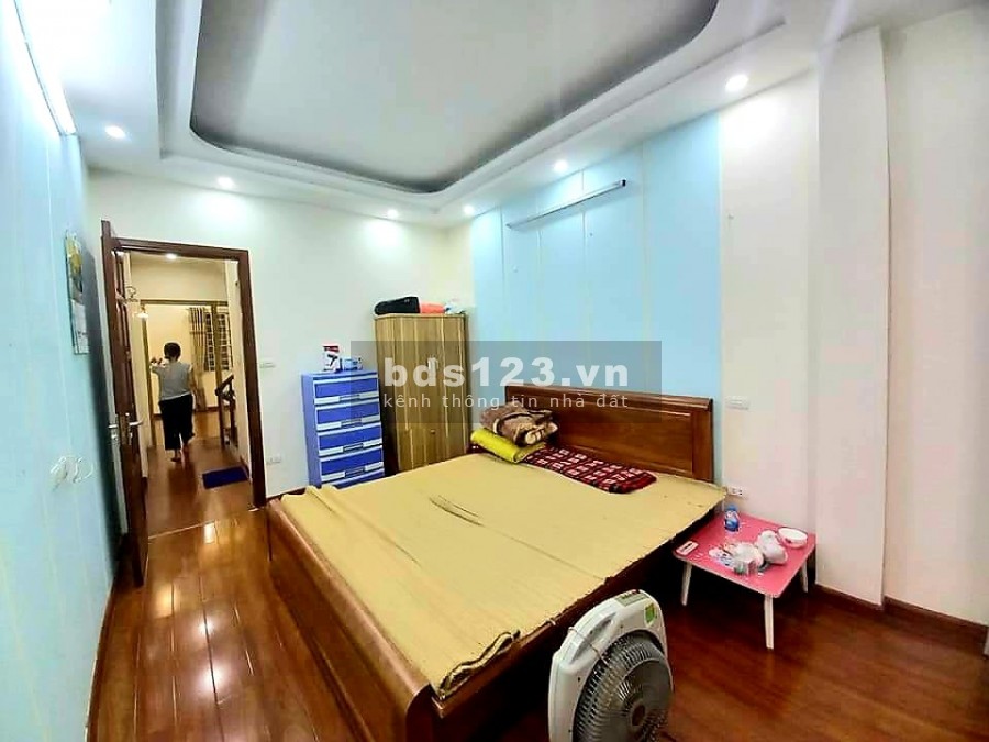 Bán gấp nhà Lê Hồng Phong, giá chỉ 2.61 tỷ, 4 tầng đẹp, ô tô đỗ gần, lh: 0977690119