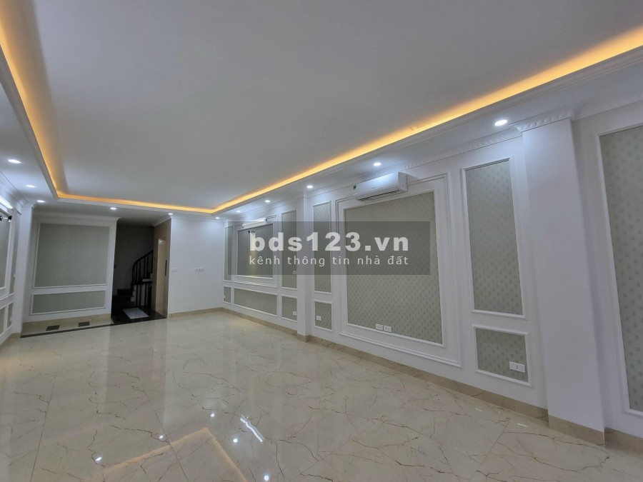 Bán nhà phố Trần Quốc Hoàn, dtsd 65m2 7 tầng, ô tô, kinh doanh, giá bán nhỉnh 15 tỷ