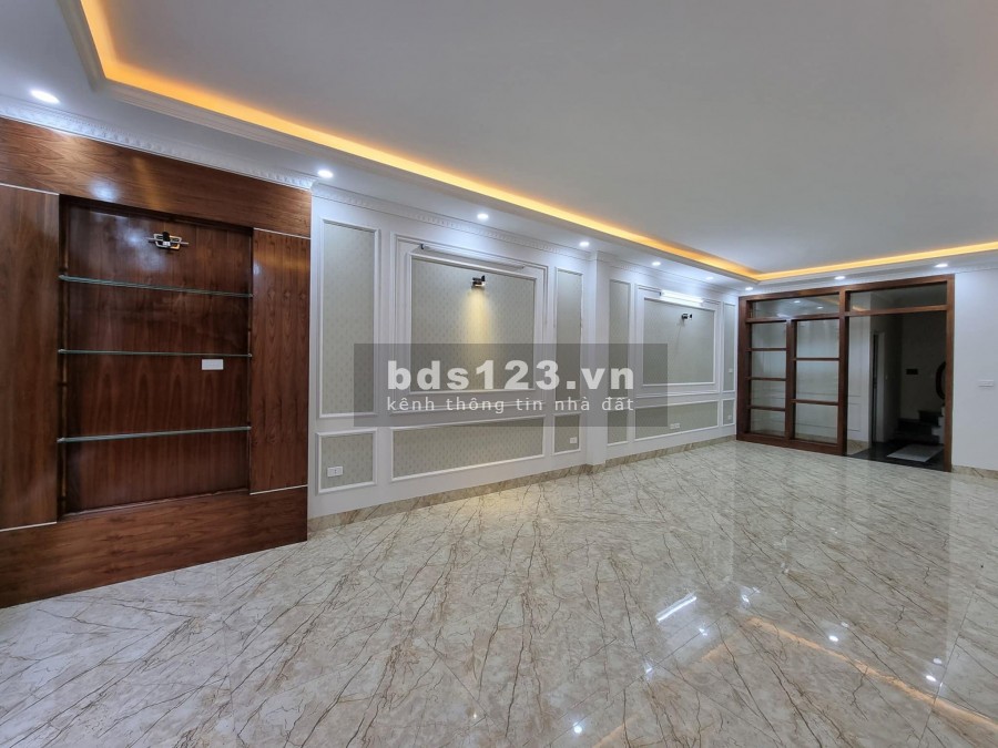 Bán nhà phố Trần Quốc Hoàn, dtsd 65m2 7 tầng, ô tô, kinh doanh, giá bán nhỉnh 15 tỷ