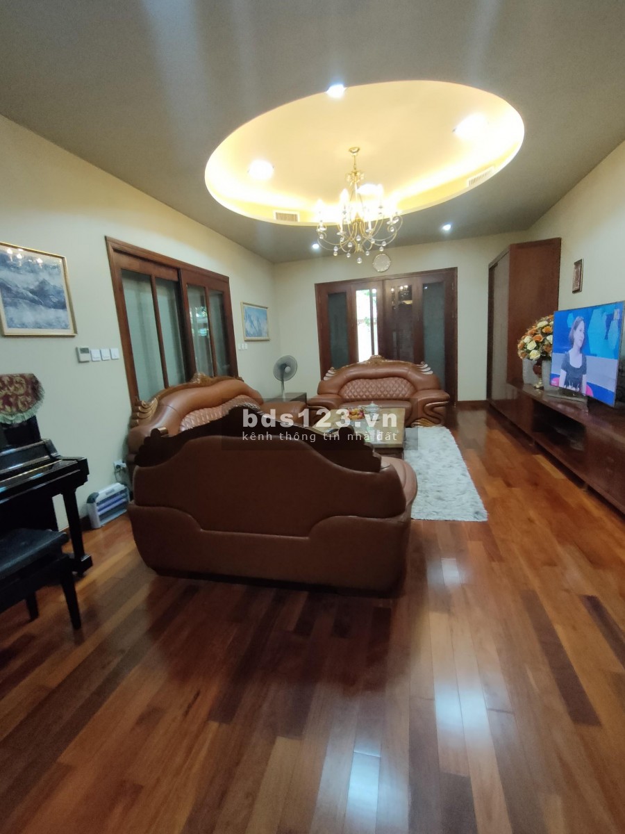 Biệt thự Nghĩa Đô, Cầu Giấy, tặng nội thất Châu Âu, dtsd 300m2, mt 14m, giá 84 tỷ