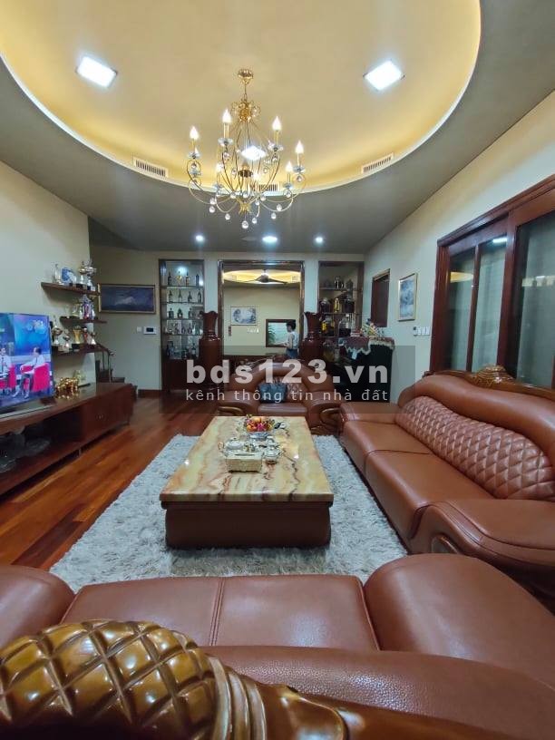 Biệt thự Nghĩa Đô, Cầu Giấy, tặng nội thất Châu Âu, dtsd 300m2, mt 14m, giá 84 tỷ