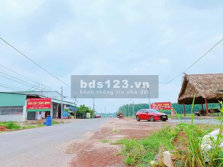 Bán đất mặt nhựa đường 40 vành đai Becamex Chơn Thành diện tích 5*50 có 100m2, thổ cư