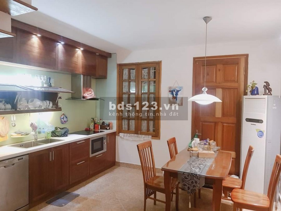 Bán nhà phố Hoàng Sâm, Cầu Giấy, diện tích sử dụng 65m2, 5 tầng đúc ô tô vào nhà