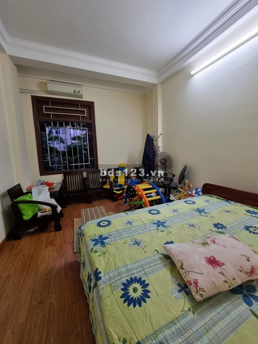 Bán nhà phố Hoàng Sâm, Cầu Giấy, diện tích sử dụng 65m2, 5 tầng đúc ô tô vào nhà