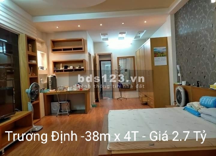 Bán nhà Trương Định gần phố ngõ thông vào ở ngay, dtsd 38m2 4 tầng, giá bán 2.7 Tỷ
