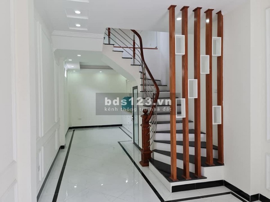 Bán nhà đẹp vào ở ngay Quang Tiến, Đại Mỗ bãi ô tô dt 30m2 full nội thất, giá 2.9 tỷ lh 0978996965
