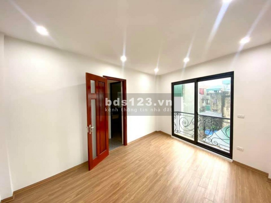 Nhà 6 tầng siêu rộng, Nguyễn Văn Cừ, ô tô tránh tháng máy giá bán nhanh 6.3 tỷ, lh 0982420026