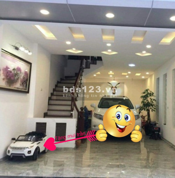Nhà đẹp Bát Khối diện tích sử dụng 40m2, giá bán 2 tỷ 850 tỷ ô tô vào nhà, dân cư tri thức