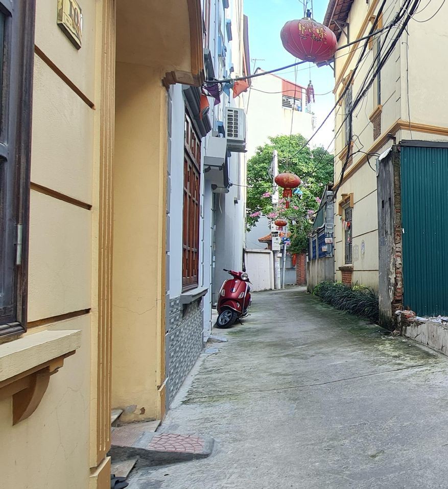 Bán đất trong ngõ phố Ái Mộ diện tích sử dụng 37m2, mặt tiền 7m, Ô Tô đỗ cửa