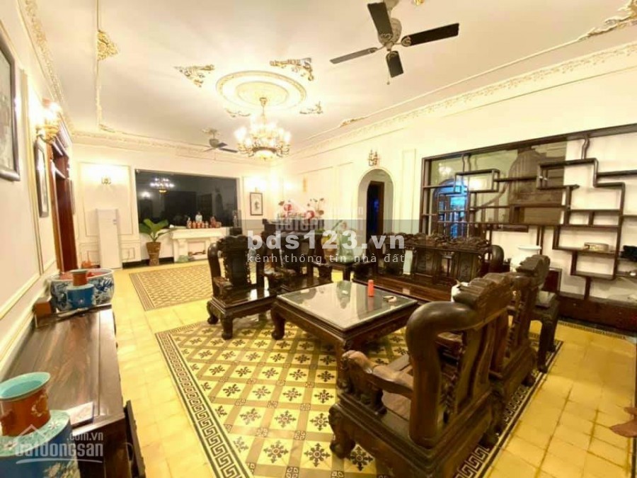 Cần bán Biệt thự Biệt Lập Việt Hưng dtsd 240m2 đúc 3.5 tầng, mt 13m giá 25.7 tỷ, ở sướng.