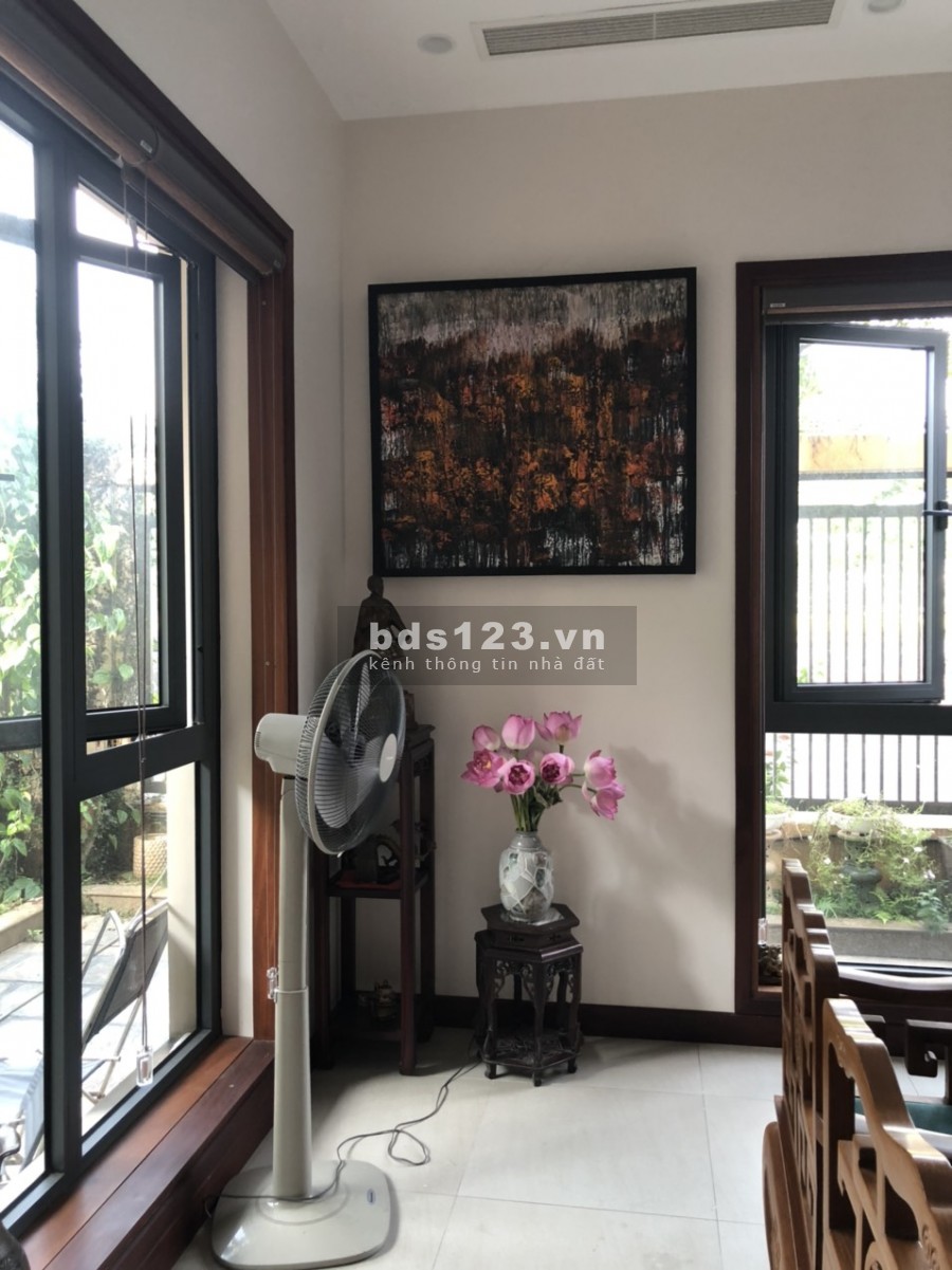 Cần bán Biệt thự Biệt Lập Việt Hưng dtsd 240m2 đúc 3.5 tầng, mt 13m giá 25.7 tỷ, ở sướng.