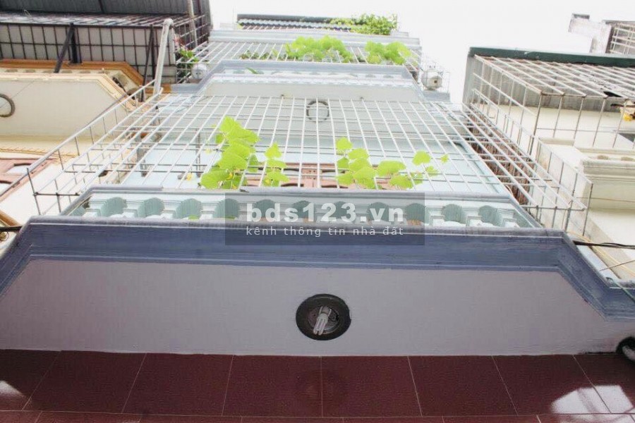 Bán Nhà Định Công Thượng diện tích sử dụng 30m2, đúc kiên cố 4 tầng, giá bán chỉ 1,65 tỷ