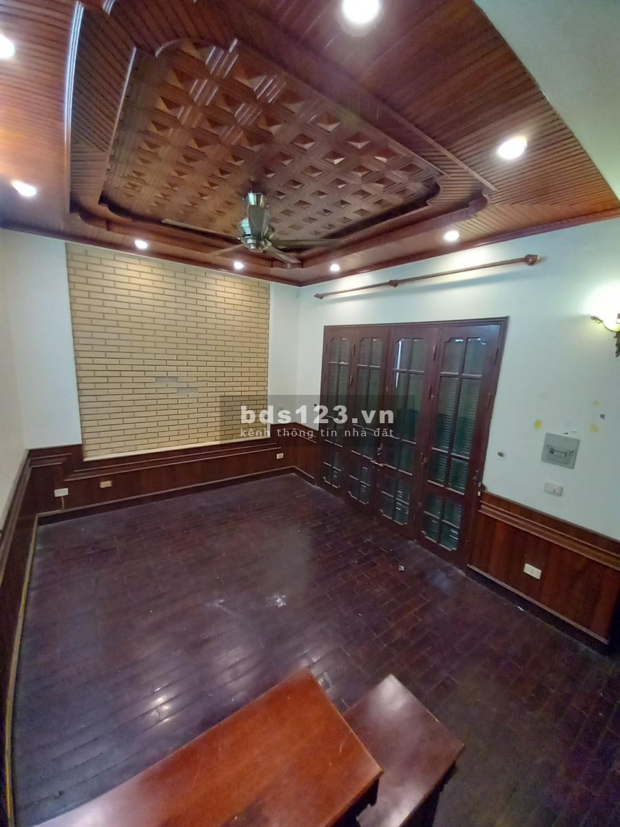 Nhà Nguyễn Văn Cừ, hai thoáng, diện tích sử dụng 80m, rộng 6m, ô tô thông, giá 7.9 tỷ