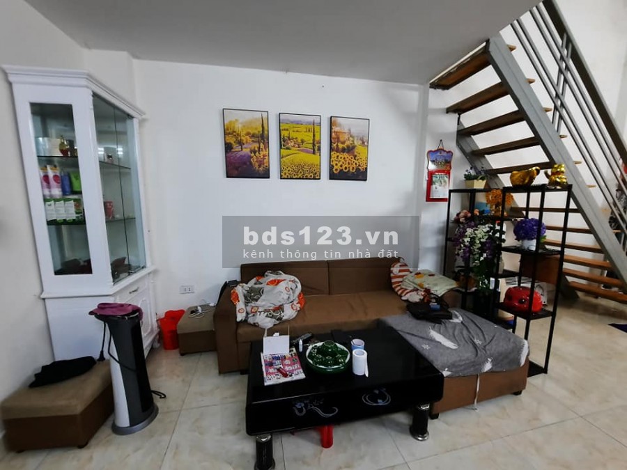 Cần bán nhà 37m2, gái 2x tỷ Ngọc Thuỵ Quận Long Biên, ô tô đỗ cổng ngõ thông, giá 2.25 tỷ