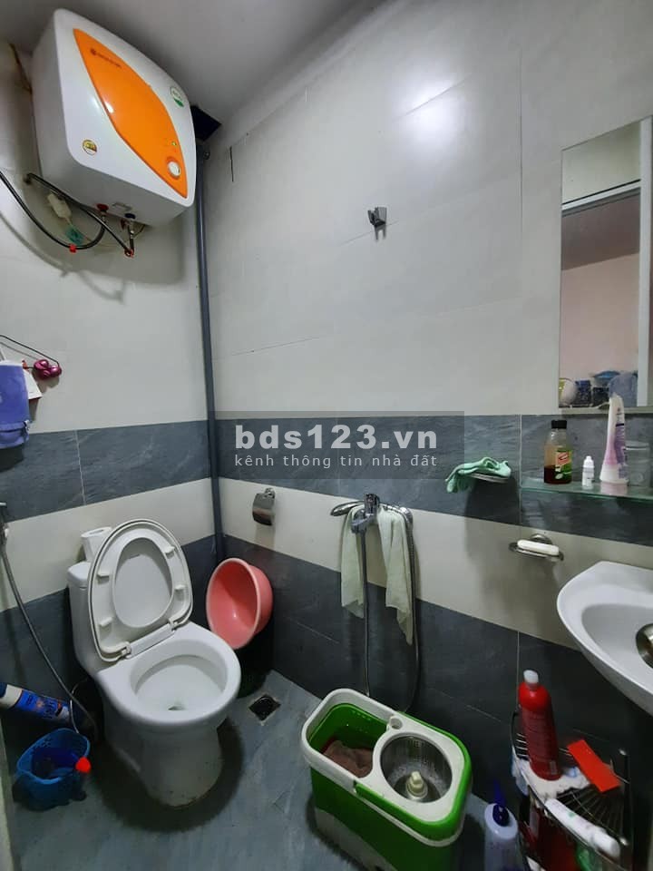 Cần bán nhà 37m2, gái 2x tỷ Ngọc Thuỵ Quận Long Biên, ô tô đỗ cổng ngõ thông, giá 2.25 tỷ