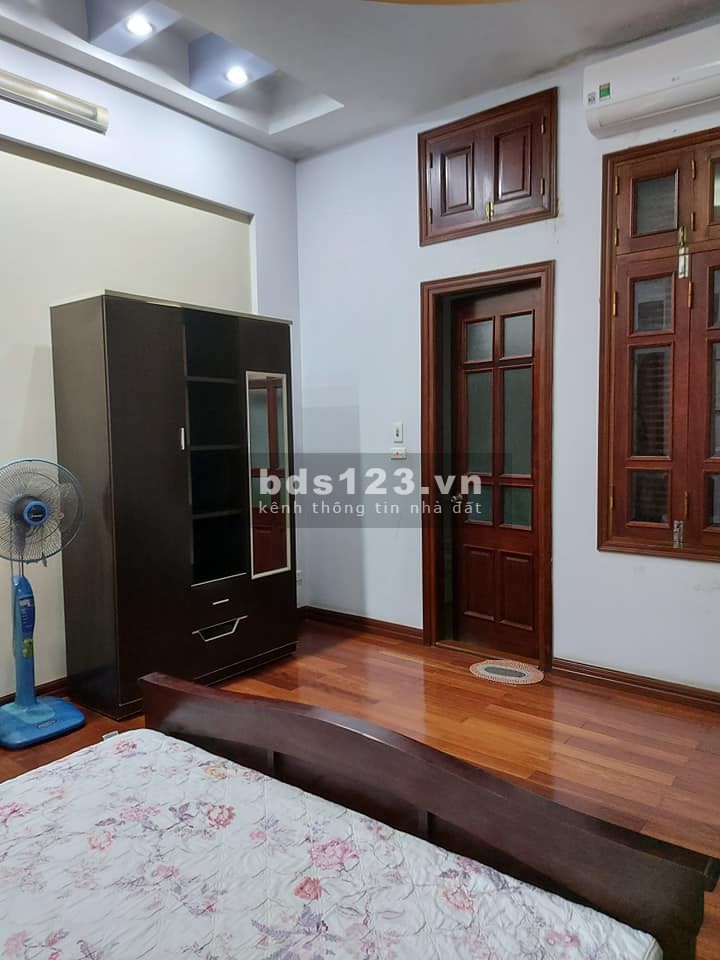 Nhà phân lô ô tô tránh 2 thoáng vỉa hè rộng 64m MT 4 giá đẹp 12,2 tỷ cầu giấy