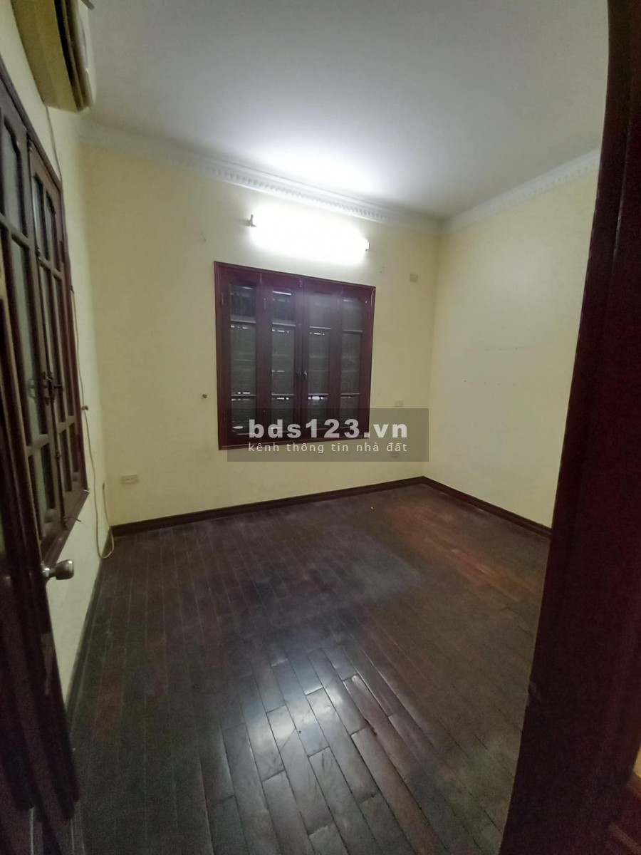 Nhà Nguyễn Văn Cừ, hai thoáng, diện tích sử dụng 80m, rộng 6m, ô tô thông, giá 7.9 tỷ