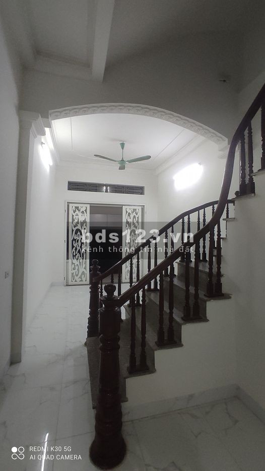 Nhà nguyên căn đẹp Bồ Đề tặng nội thất, diện tích 35m2 giá chào bán 3.1 tỷ, lh 0988465746