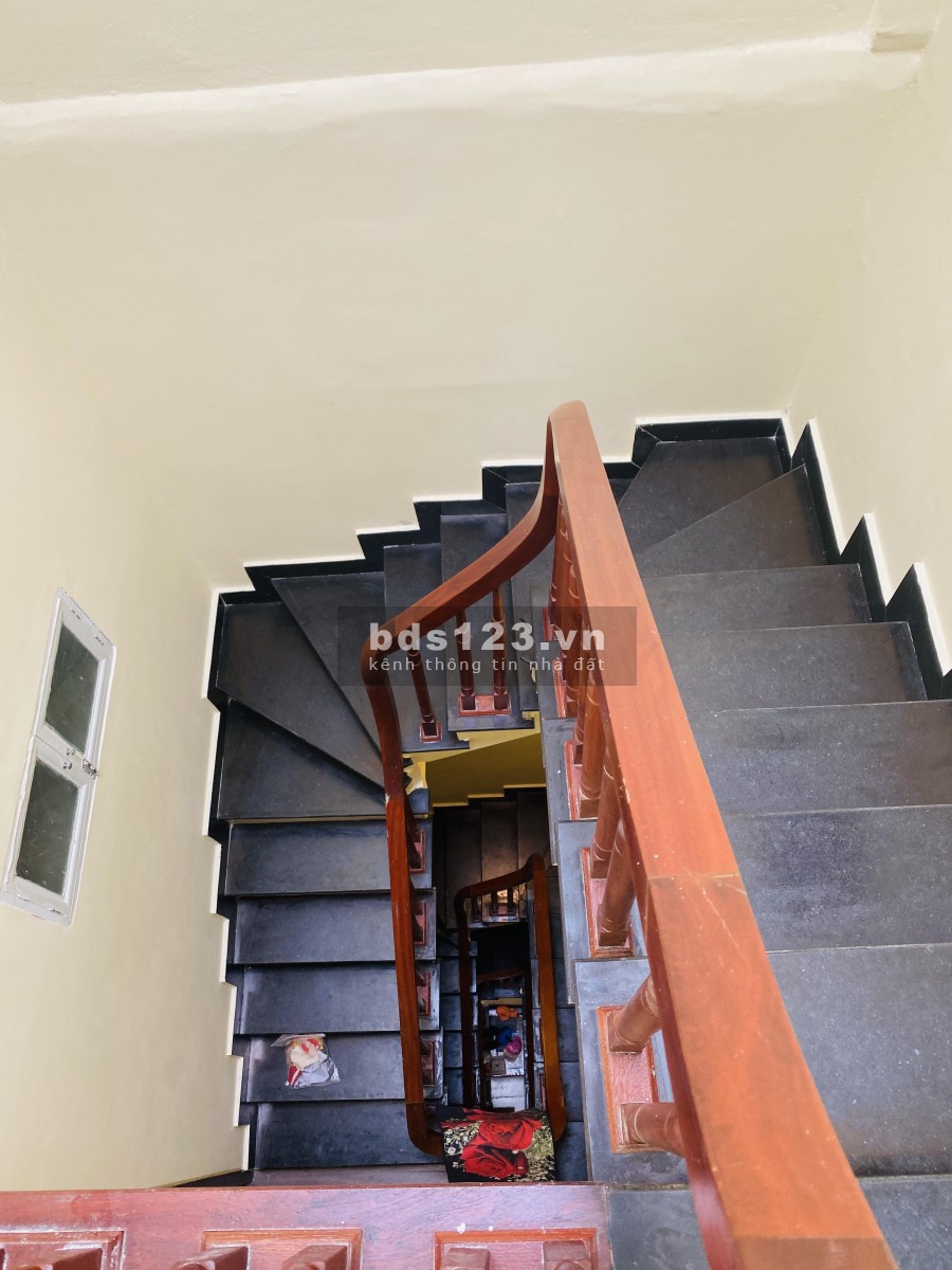 Bán nhà nhỏ tiền gần phố khu an sinh đỉnh bán nhà Vĩnh Ninh Ngọc Hồi, dtsd 43m2, 3 tầng, giá 2.1 tỷ