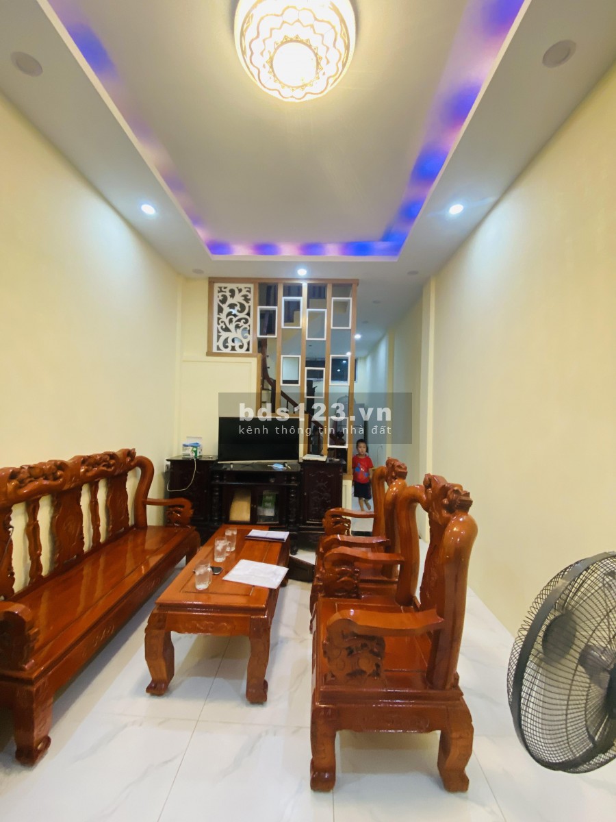 Bán nhà nhỏ tiền gần phố khu an sinh đỉnh bán nhà Vĩnh Ninh Ngọc Hồi, dtsd 43m2, 3 tầng, giá 2.1 tỷ