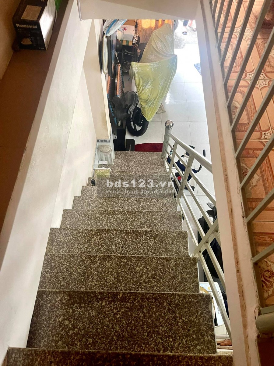 Bán nhà gấp Đông Hồ Phường 4 Quận 8, diện tích sử dụng 29m2, giá bán 2.5 tỷ đúc kiên cố