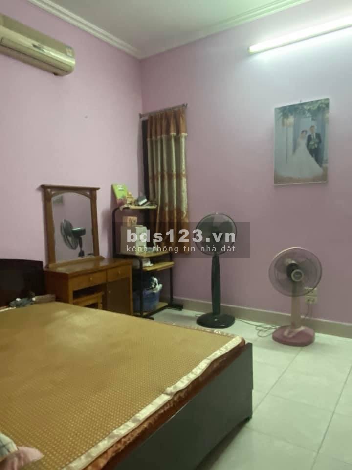 Bán nhà riêng Nguyễn Văn Cừ, tự xây thiết kế phong cách ô tô đỗ cổng, dt 45m2, giá 3.9 tỷ