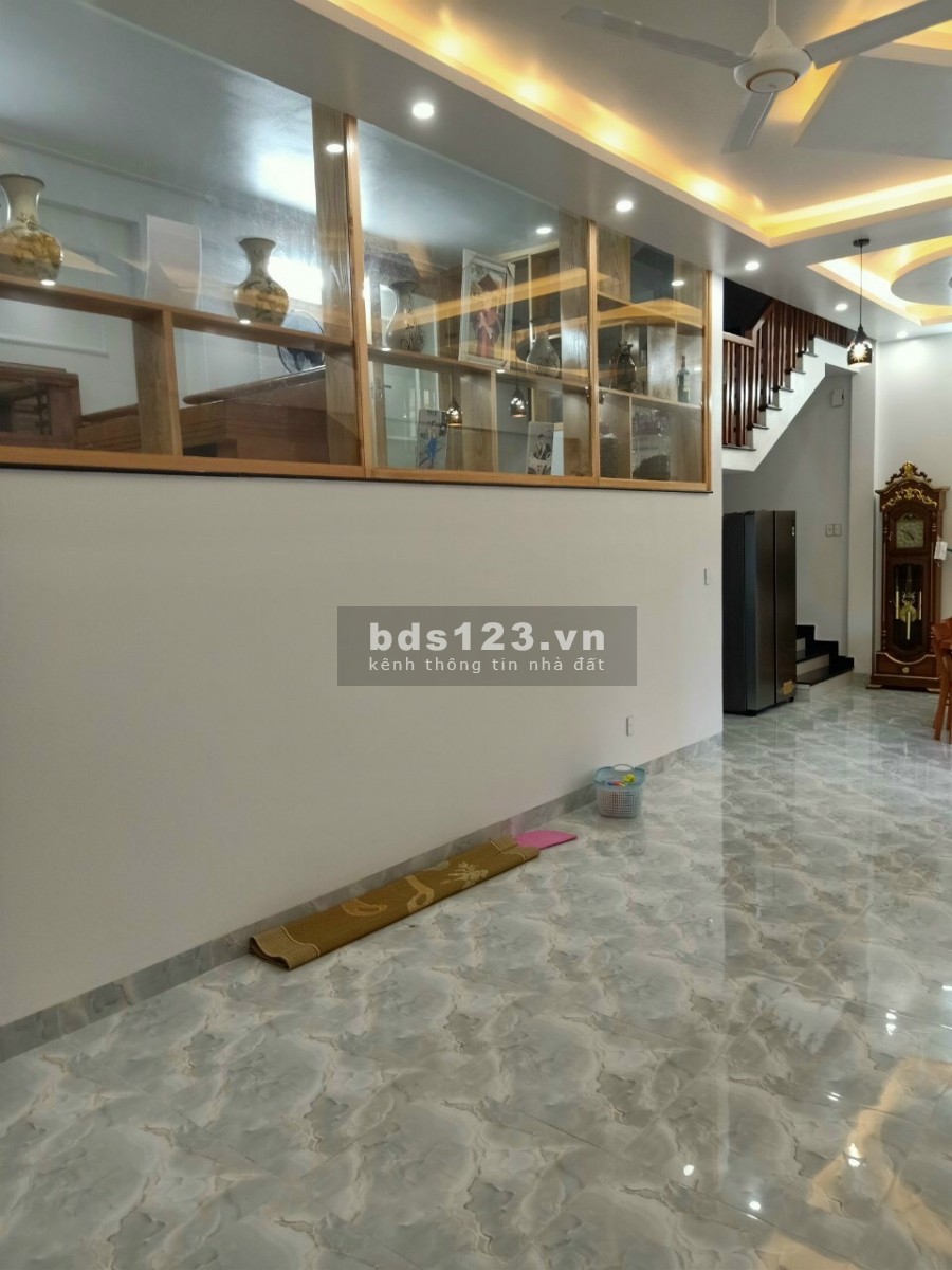 Bán nhà khu đô thị Vạn Phúc, 3.5 tầng, dt 70m2, mt 7m, 4 ngủ, 4 vệ sinh, gara, nhà đẹp