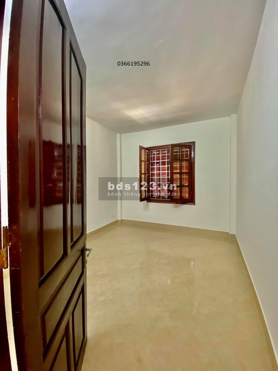 Bán nhà nguyên căn đẹp nội thất xin gần phố ngõ thoáng nông, đúc kiên cố 5 tầng, giá tốt